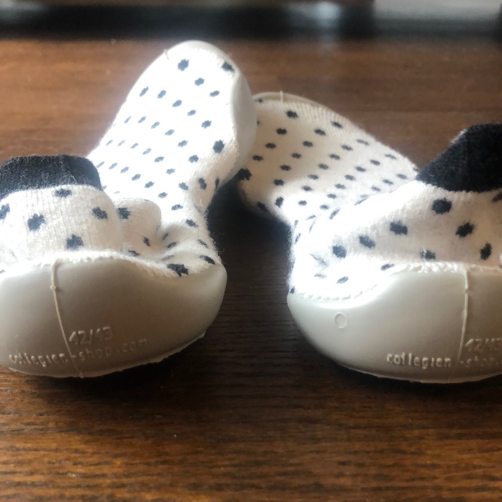 Slippers - Picture 3 of 4